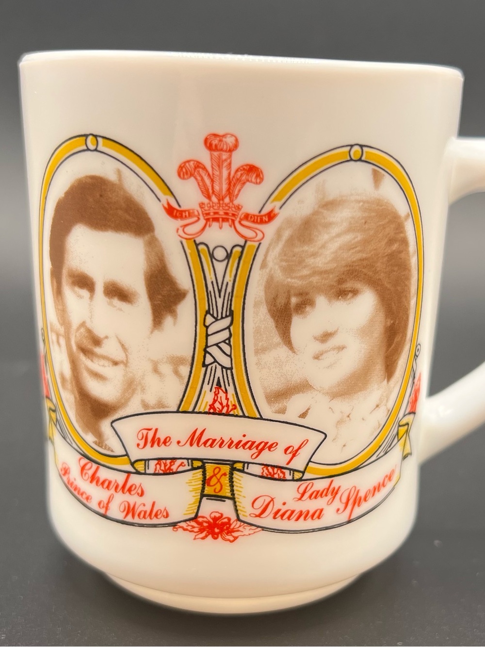 👑 Vintage 1981 Arcopal Milk Glass Royal Wedding Mug Prince Charles Lady Diana